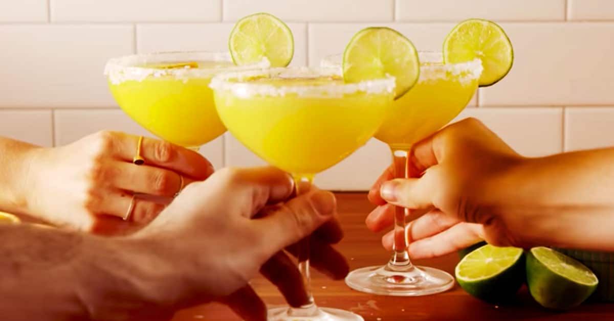 Näin valmistuvat mimosa-margaritat!