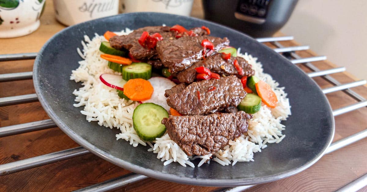 Naudan lehtipihvit maukkaassa chili-soija kastikkeessa