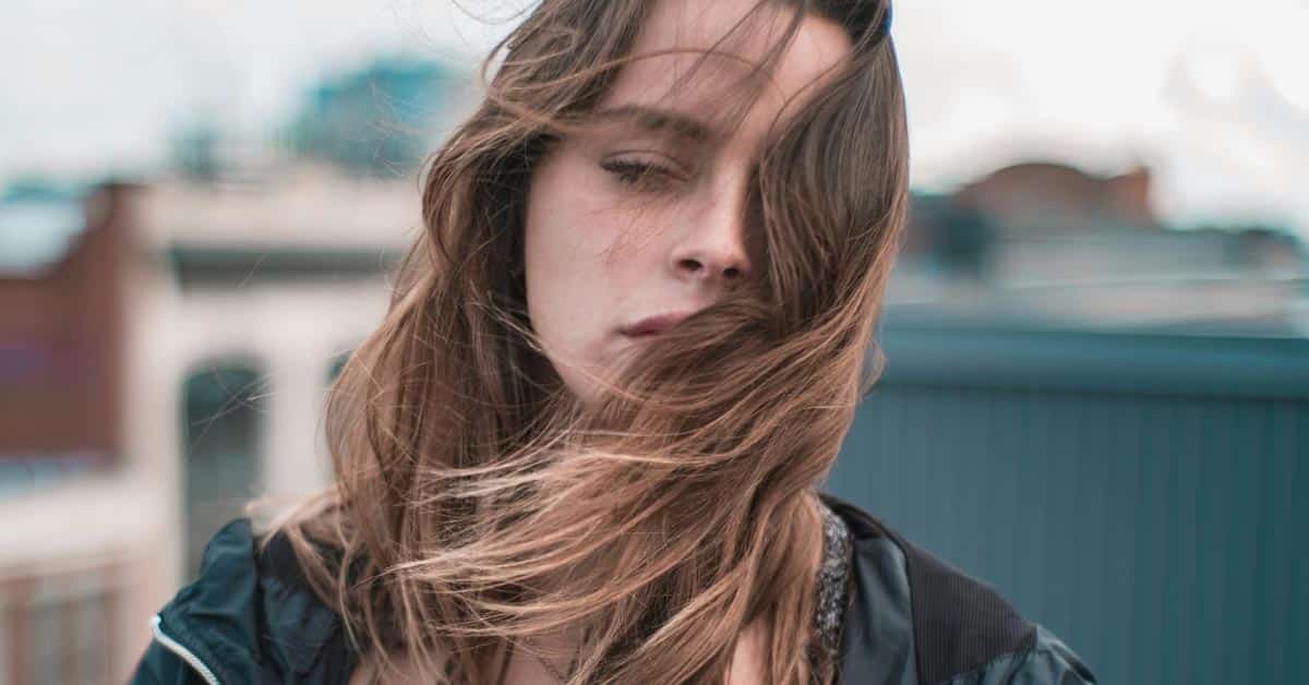 Miksi kumppani pettää parisuhteessa – yleisimmät syyt selitettynä