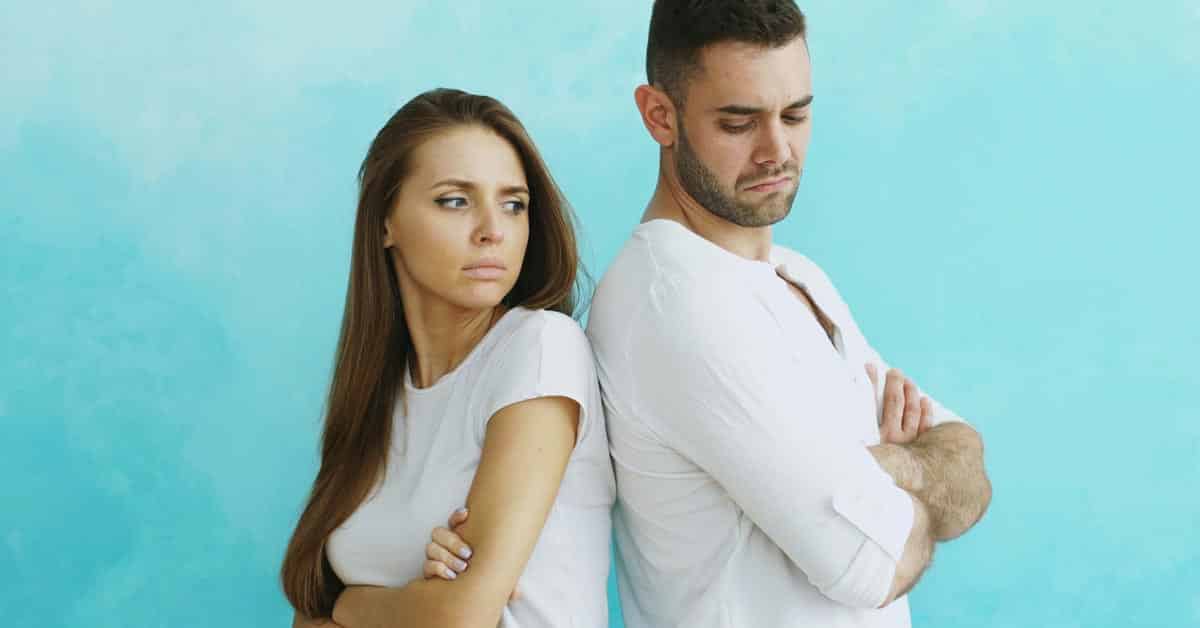 Pettävä kumppani saattaa esittää sinulle näitä kysymyksiä