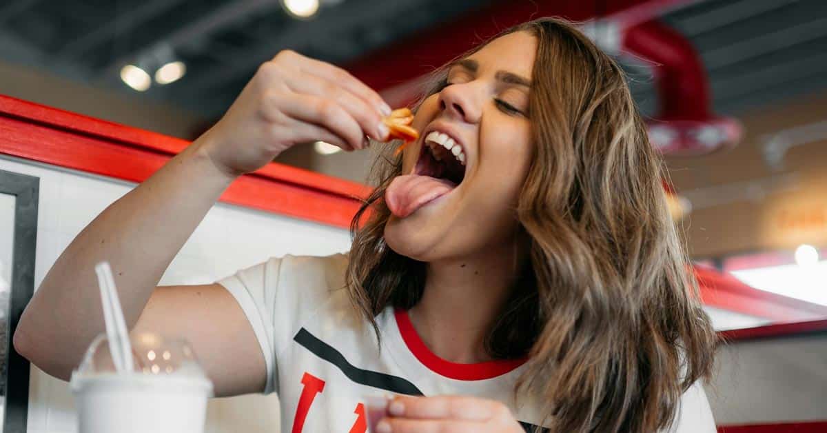 Ärsyttääkö äänekäs syöminen ja maiskutus? Tässä selitys