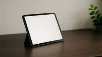 Tabletti pöydällä